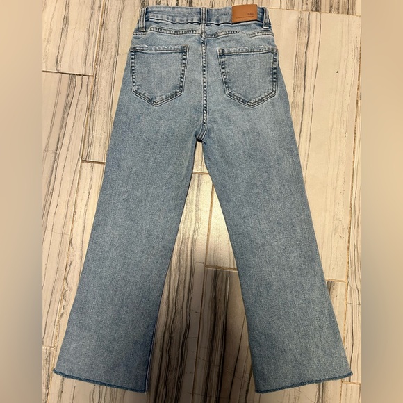 BKE Billie Cropped Flare Stretch Jean Buckle Jeans - Picture 4 of 16